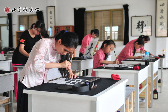 学员习练永字八法基本功