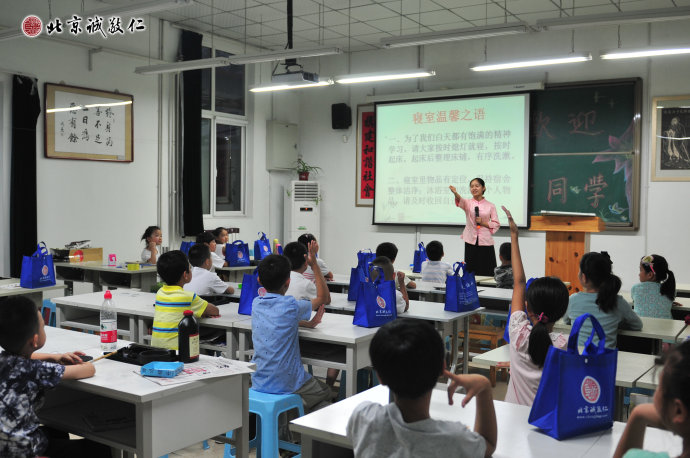 生活老师讲解如何培养良好生活习惯