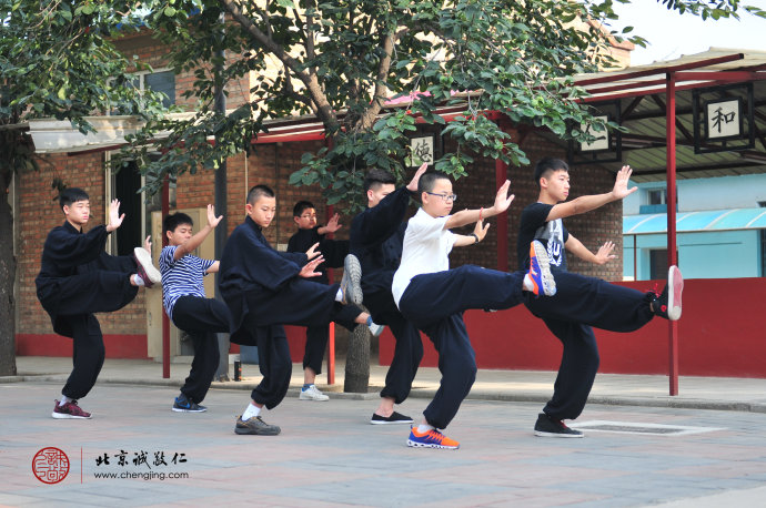 每天早晨坚持一个小时的太极拳，身心和谐幸福人生。