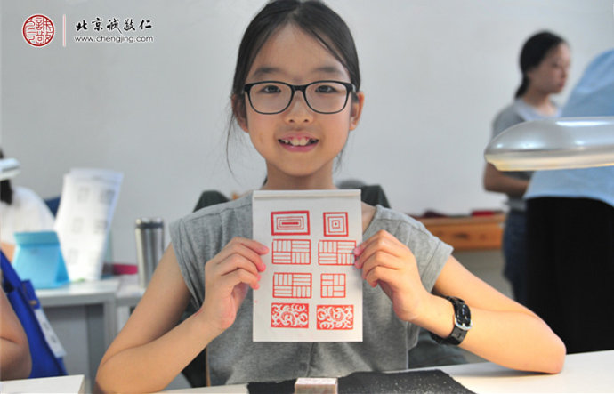 杨同学，10岁，展示直线和曲线习作