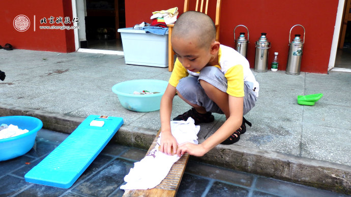 小学员体会劳动的快乐