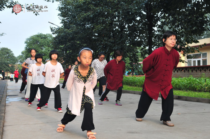 
张佳怡，17岁，篆刻基本功习作「曲线」