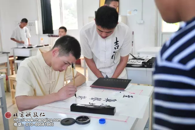 书法老师示范