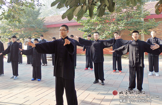 新学员学习吴氏太极拳基本功