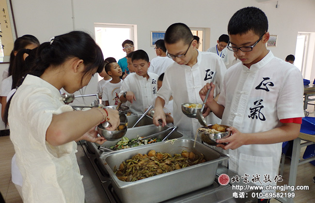 品种多样的健康素食，安静秩序井然的就餐环境；良好的用餐习惯从点滴开始。