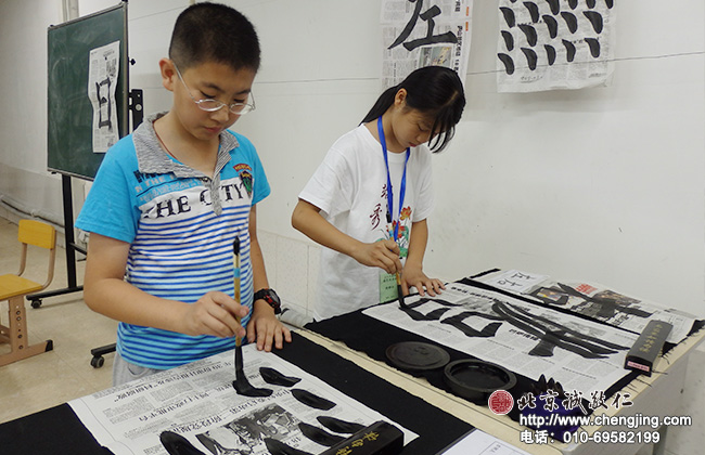 
今天，新学员已经进入第二个笔画「方头点」的学习。