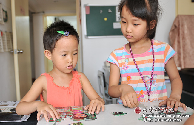 拼图游戏可以让孩子学到合作的力量