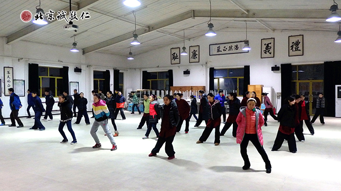 学员晨练太极拳