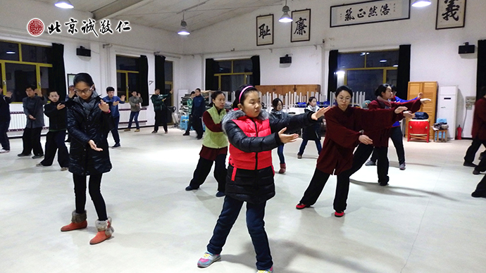学员晨练太极拳