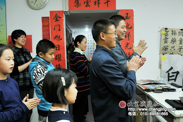 掌声送给主持下课礼的小司仪