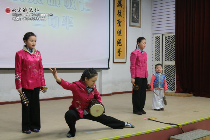 演唱原创的「三句半」，学习做个知恩报恩的好孩子， 拥有远大的理想，又能从小事做起。