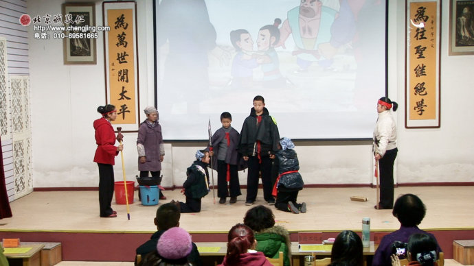 舞动太极扇，刚柔气质融入心中 